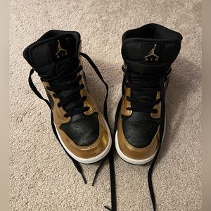 Youth Air Jordan 1 Mid SE gold/black